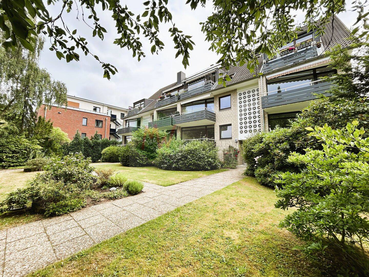 Gut geschnittene 2,5 Zimmer Wohnung in zentraler Lage in Hamburg-Rahlstedt zu verkaufen!, 22149 Hamburg (Wandsbek Rahlstedt Tonndorf)