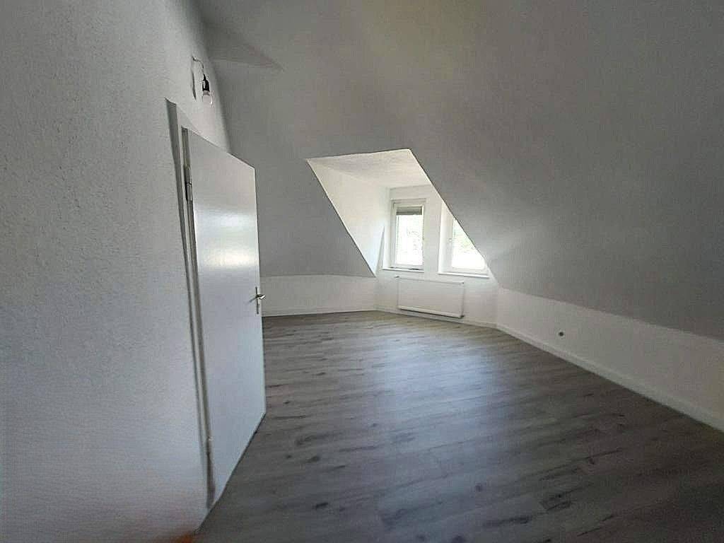Essen-Rellinghausen schöne 2,5 R. DG Altbauwohnung, 45134 Essen (Bergerhausen Bredeney Rellinghausen Stadtwald)