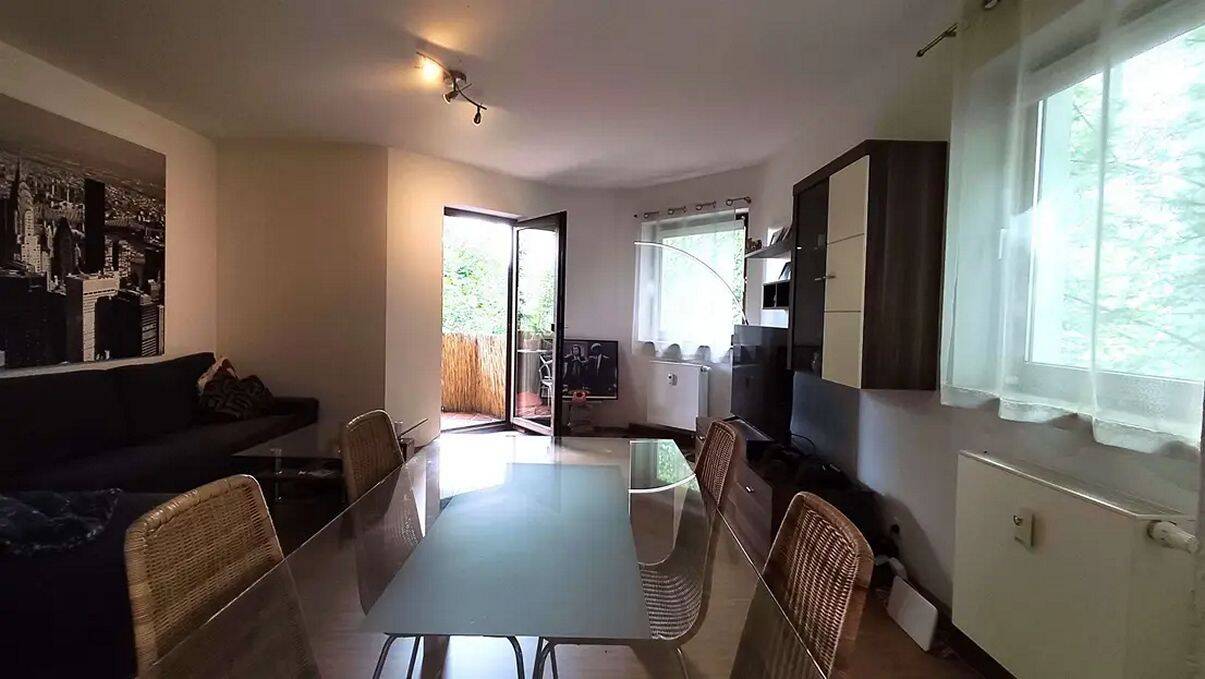 Attraktive 2-Zimmer-Wohnung mit Balkon, modern saniertem Bad und Tiefgaragenstellplatz, 60314 Frankfurt am Main (Fechenheim Ostend)