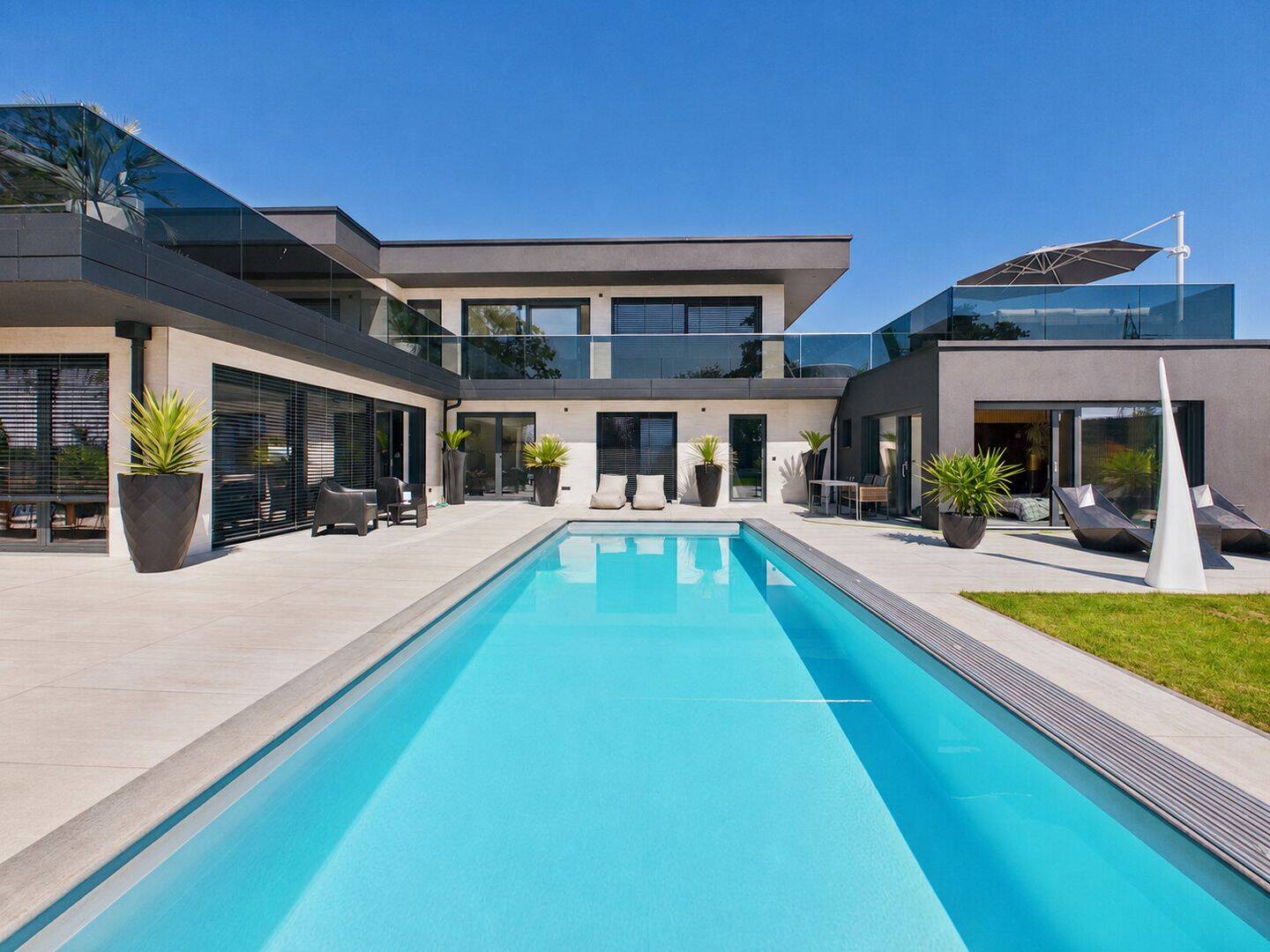 Architektenvilla mit Pool, Wellness und Panorama – luxuriöses Wohnen mit besonderem Lebensgefühl, 84169 Altfraunhofen
