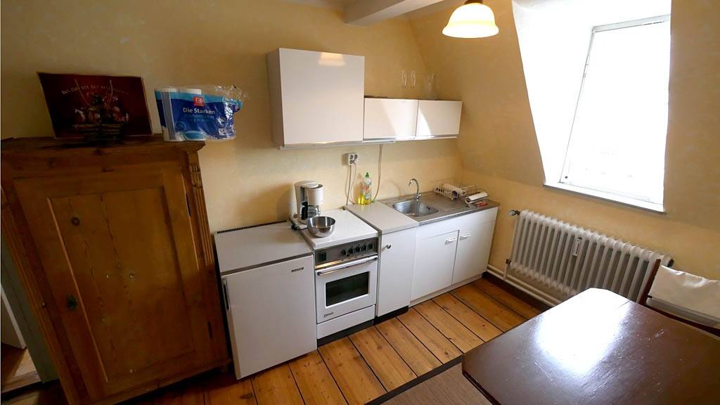 Gepflegte 1-Zi-Wohnung mit Duschbad, Küchenzeile & Gemeinschaftsbalkon – Stadtmitte Marktredwitz, 95615 Marktredwitz