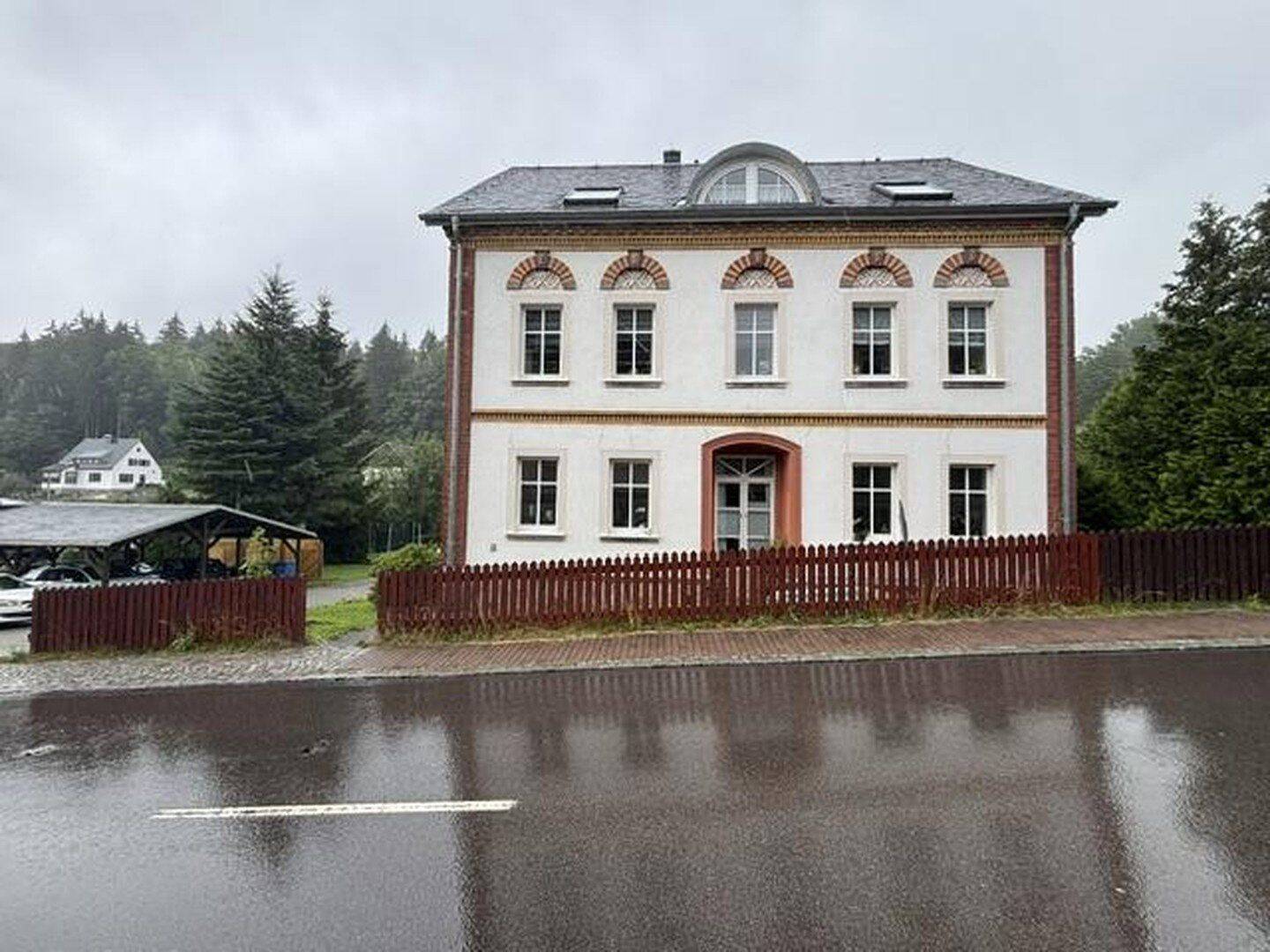 Mehrfamilienhaus mit großer Garage in Breitenbrunn, 8359 Breitenbrunn/Erzgeb.
