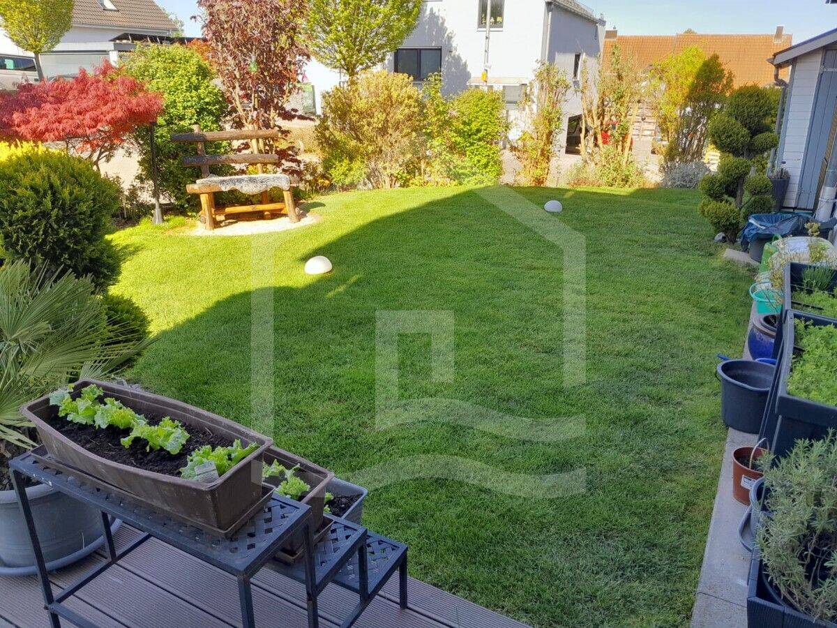 Traumhaftes Wohnen mit XXL-Garten – Barrierefreie 3-Zimmer-KfW 55 Wohnung in Bitzfeld, 74626 Bretzfeld