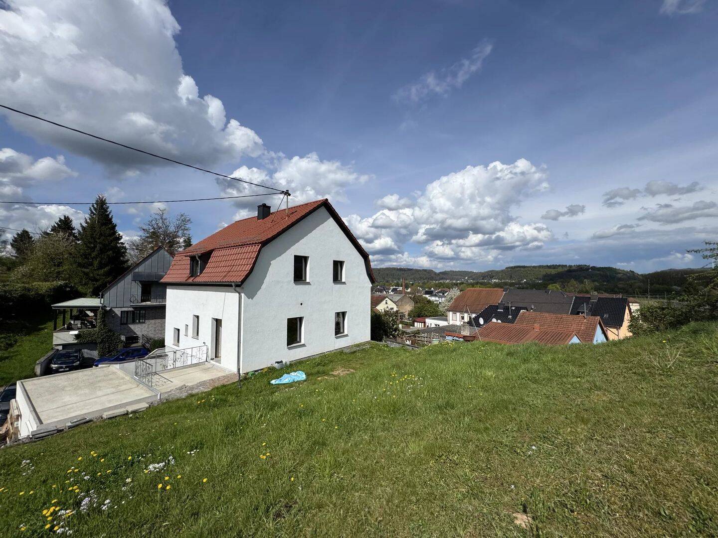 Wohnen mit Weitblick – Kernsanierte Altbauvilla mit Charme in Merzig – Hilbringen, 66663 Merzig