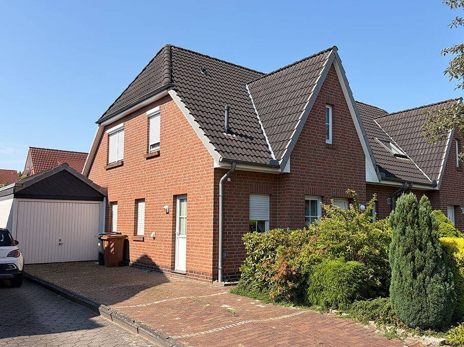 Stuhr-Brinkum: Attraktive Doppelhaushälfte mit Garage in begehrter Lage, Nähe Schule., 28816 Stuhr