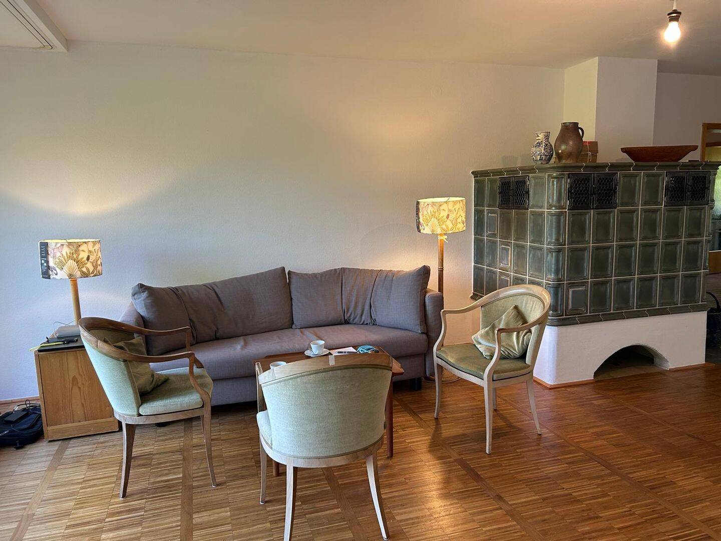 Großzügiges Haus; 210 qm auf zwei Etagen, Balkon, Kamin & Garten und Kachelofen, 75378 Bad Liebenzell
