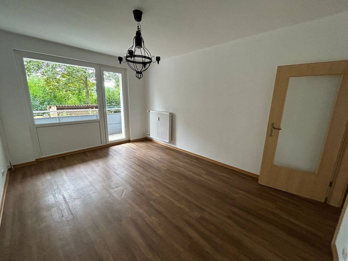 Schnell sein und Nachmieter werden! Helle 3-Zimmer-Wohnung im Erdgeschoss mit Balkon!, 6466 Seeland