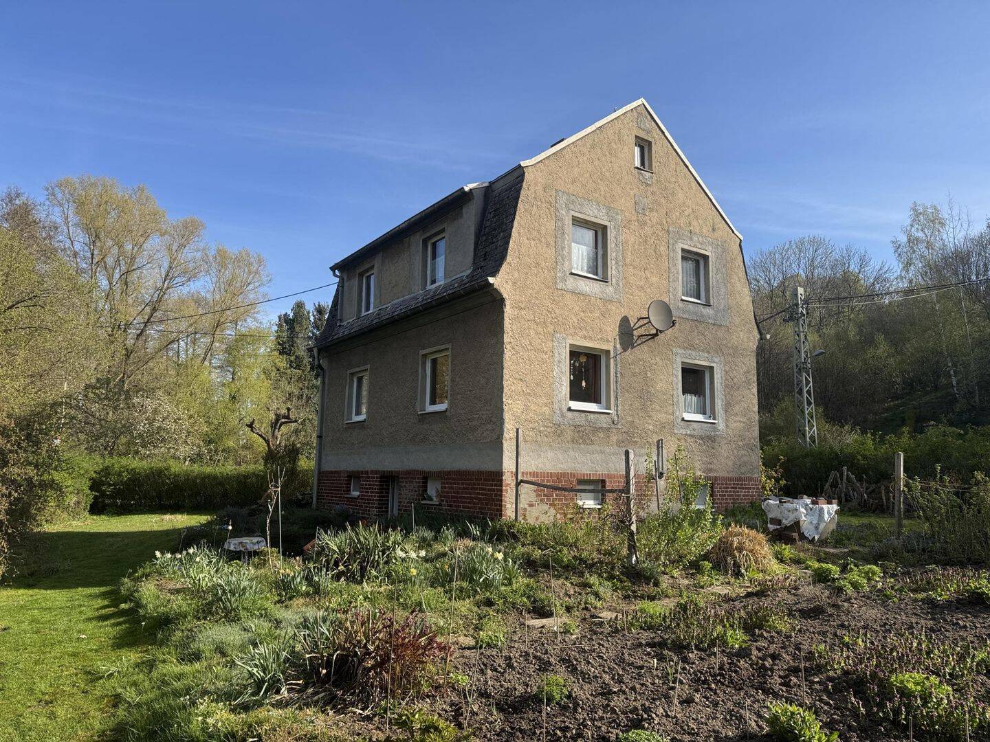 Einfamilienhaus mit großem Grundstück und Doppelgarage in ruhiger Lage!, 9661 Hainichen