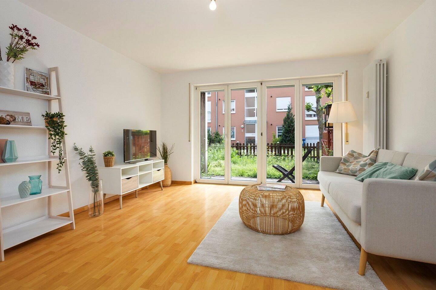 GARTENTRAUM: 3-Zi.-Erdgeschosswohnung mit Terrasse, Garten und Garage in Friedlingen, 79576 Weil am Rhein