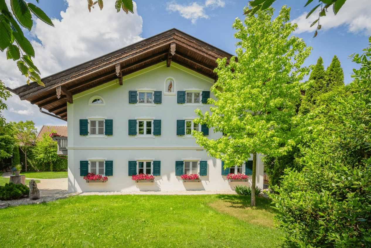 EHEMALIGES HOFANWESEN KOMPLETT SANIERT UND MODERN AUSGESTATTET, 82054 Sauerlach
