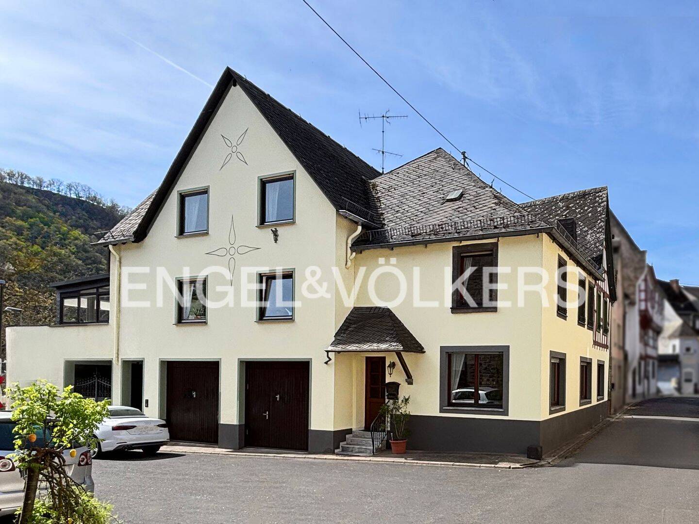 Wohnhaus mit 2 komplett ausgestatteten Ferienwohnungen – Familienhaus – Mehrgenerationenhaus – Wohnen und Arbeiten im Eigenheim, 56254 Müden (Mosel)