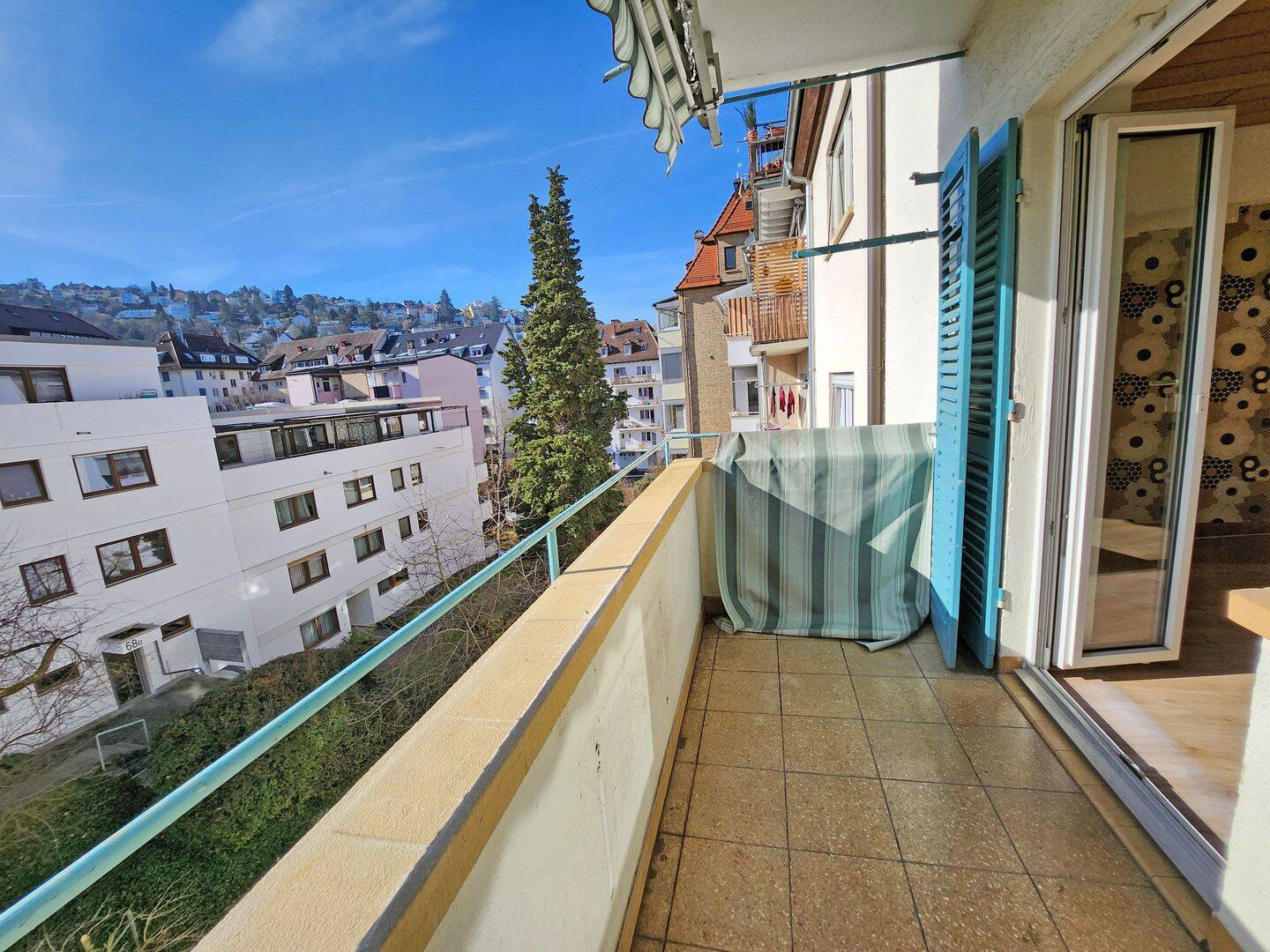 Attraktiv gelegene 3-Zimmer-Wohnung mit Süd-Balkon und Einzelgarage, 70180 Stuttgart (Mitte Süd)