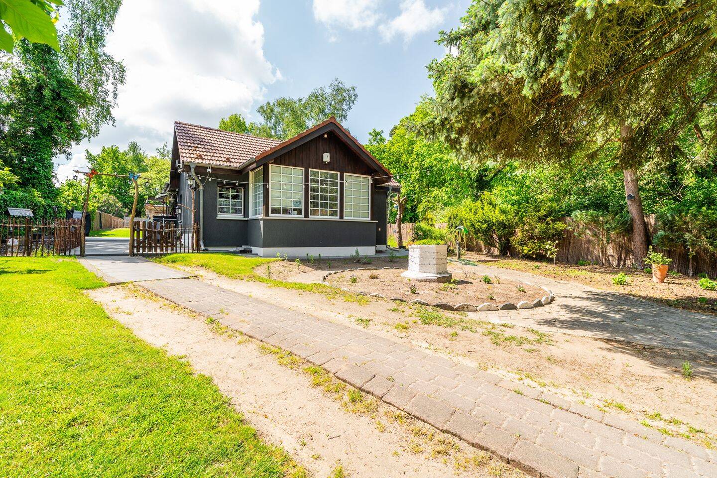 Rückzugsort im Grünen: Barrierearmer Bungalow mit Garten und Nebengebäuden für Familie und Hobby, 15831 Blankenfelde-Mahlow