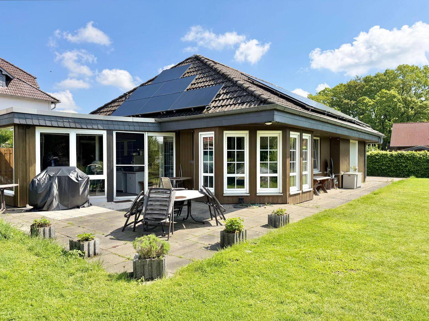 Großzügiger und vielseitig nutzbarer Bungalow im skandinavischen Stil in idyllischer Lage, 31311 Uetze