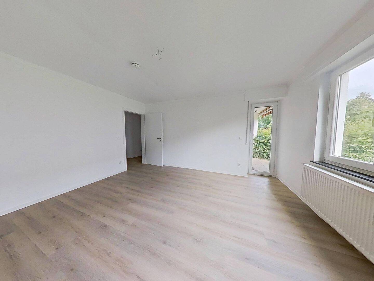 ERSTBEZUG NACH SANIERUNG: Lichtdurchflutete 3-Zimmer-Wohnung mit Terrasse, 31675 Bückeburg