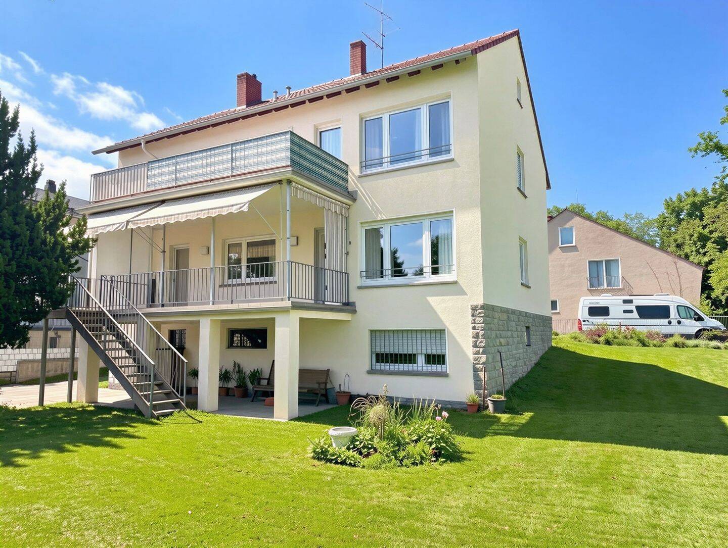 Zweifamilienhaus in gefragter Lage mit schönem Garten, 63452 Hanau