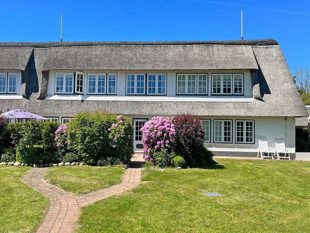 Romantische Terrassenwohnung unter Reet, 25980 Sylt