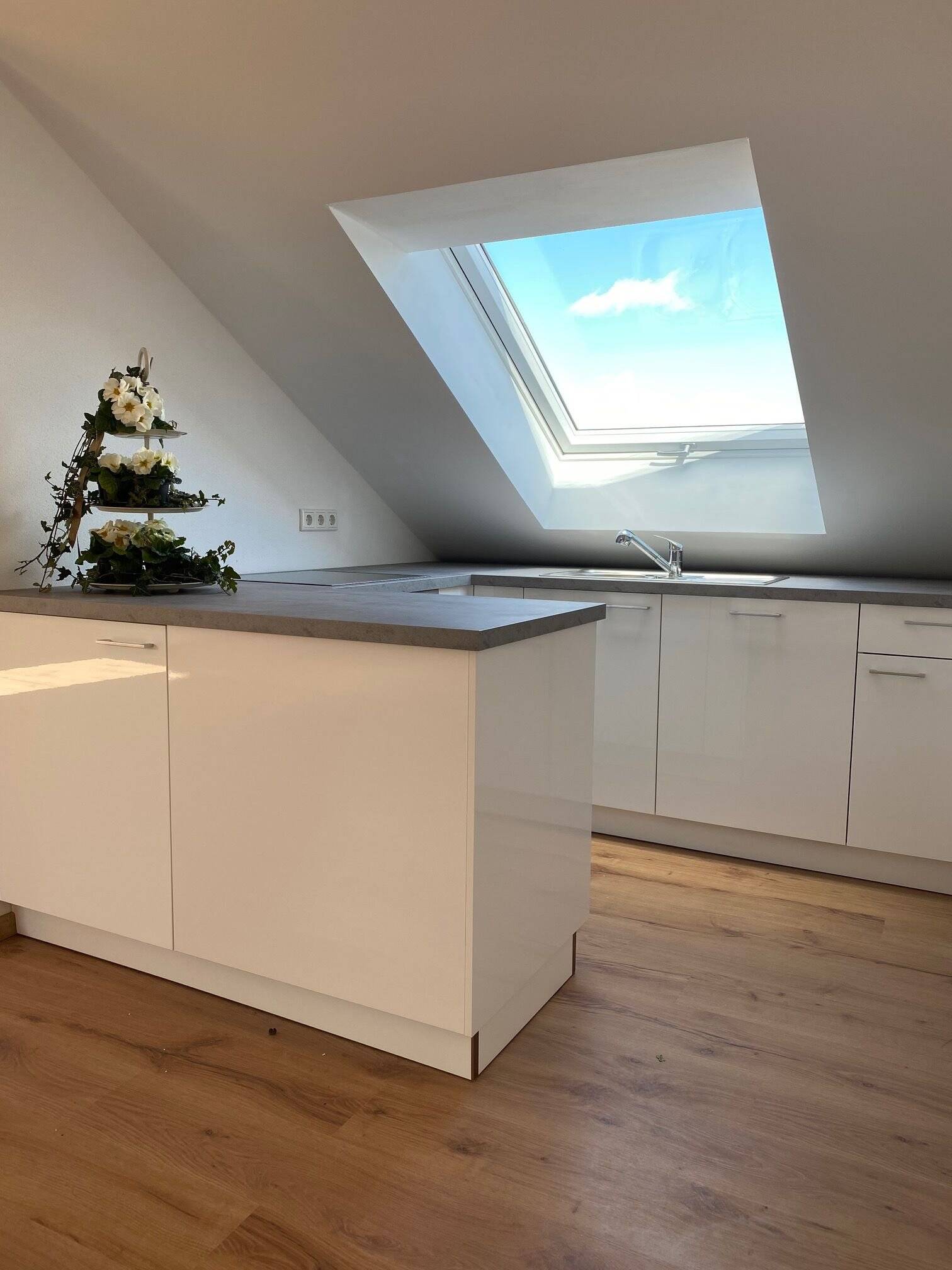 Wolnzach* 2 Zi. DG-Wohnung *Stellplatz *Einbauküche, 85283 Wolnzach
