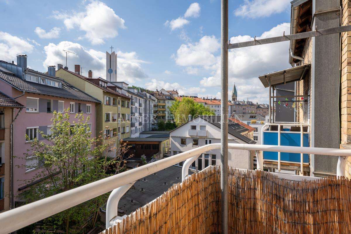 Bezugsfreie Stadtwohnung mit 2 Balkonen in zentraler Lage von Stuttgart-Ost, 70190 Stuttgart (Mitte Ost)