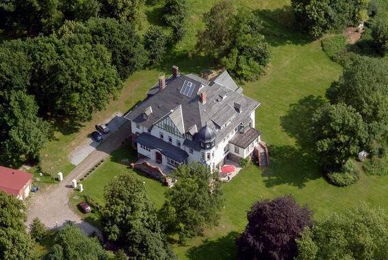 Schloß (Gutshaus) Rosenthal bei Wismar mit 9 Wohnungen sucht Nachfolger, 23972 Dorf Mecklenburg