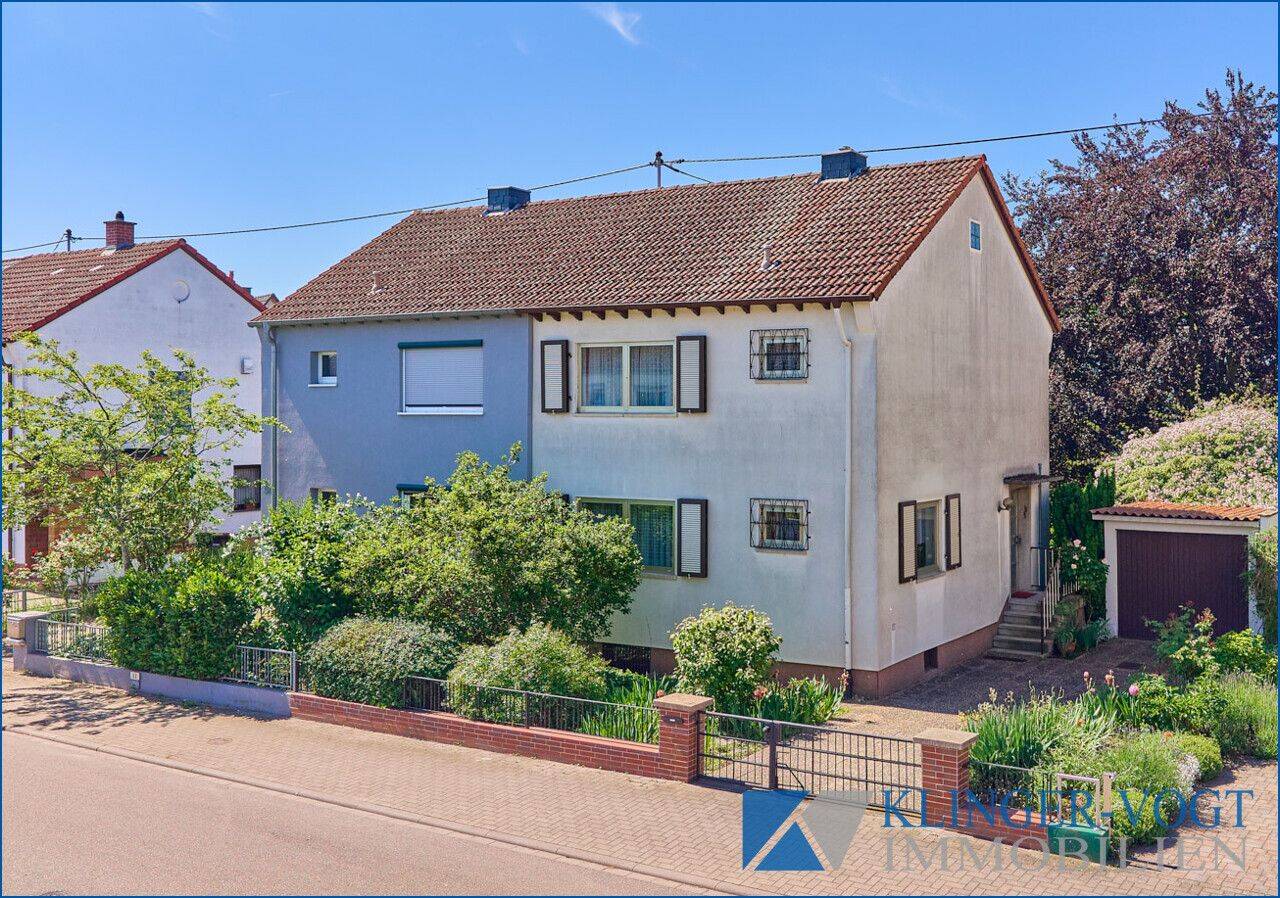 Sanierungsbedürftige Doppelhaushälfte mit Garten, Balkon und Garage, 67065 Ludwigshafen am Rhein (Gartenstadt Maudach Mundenheim Rheingönheim West)