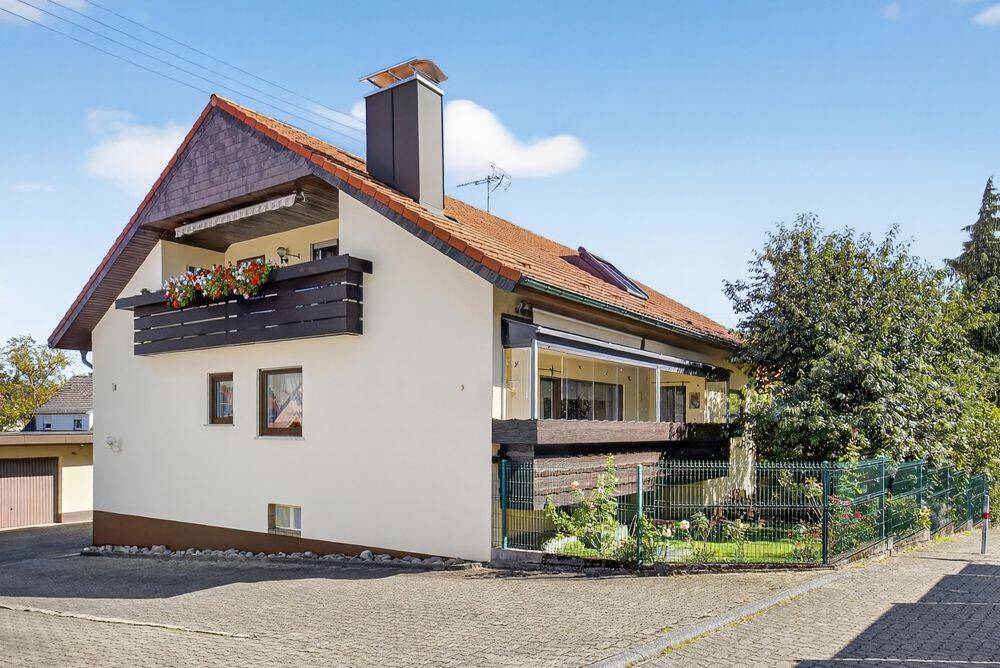 Viel Platz für Ihre Ideen: Gepflegtes Zweifamilienhaus mit sonnigem Garten *Bieterverfahren, 76228 Karlsruhe