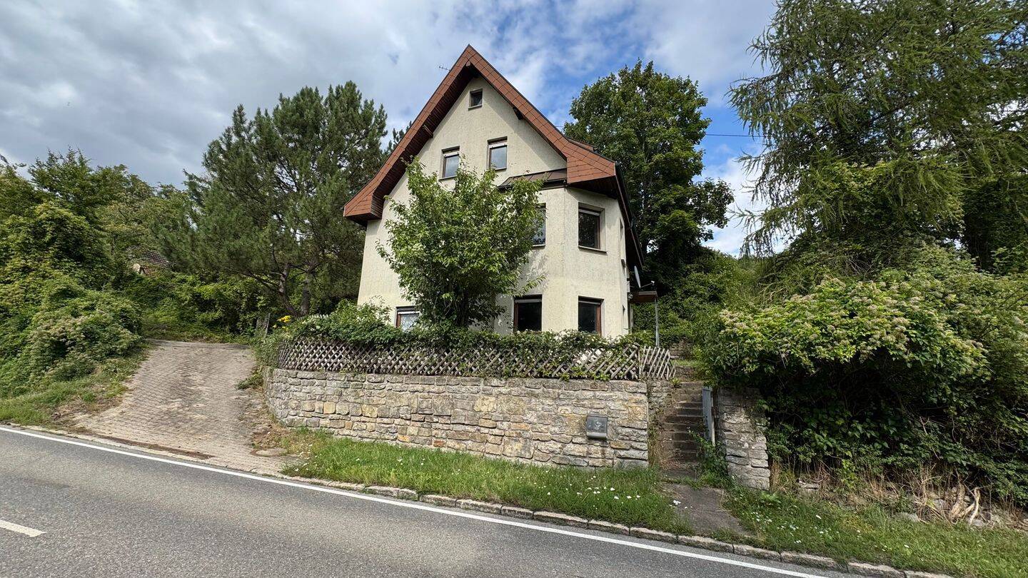 renovierungsbedürftiges Wohnhaus auf grossem Grundstück in Alleinlage, 71120 Grafenau