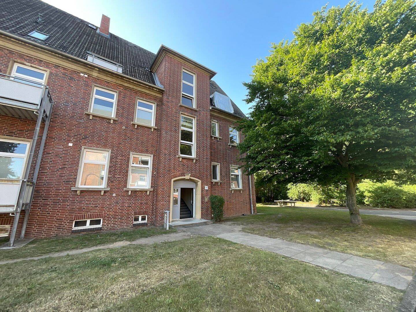 2 Zimmer-Wohnung mit Balkon und Tageslichtbad mit Dusche in verkehrsberuhigter Lage, 23554 Lübeck (Innenstadt Sankt Lorenz Nord Sankt Lorenz Süd)