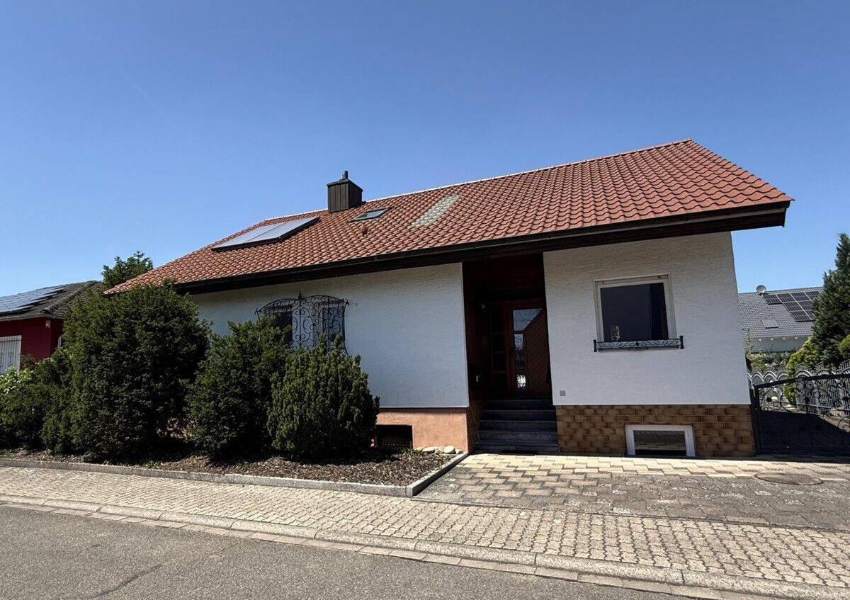 Feldrandlage! Schönes EFH mit Garage, überd. Terrasse, Keller + schönem Garten – Sofort bezugsfrei!, 76676 Graben-Neudorf
