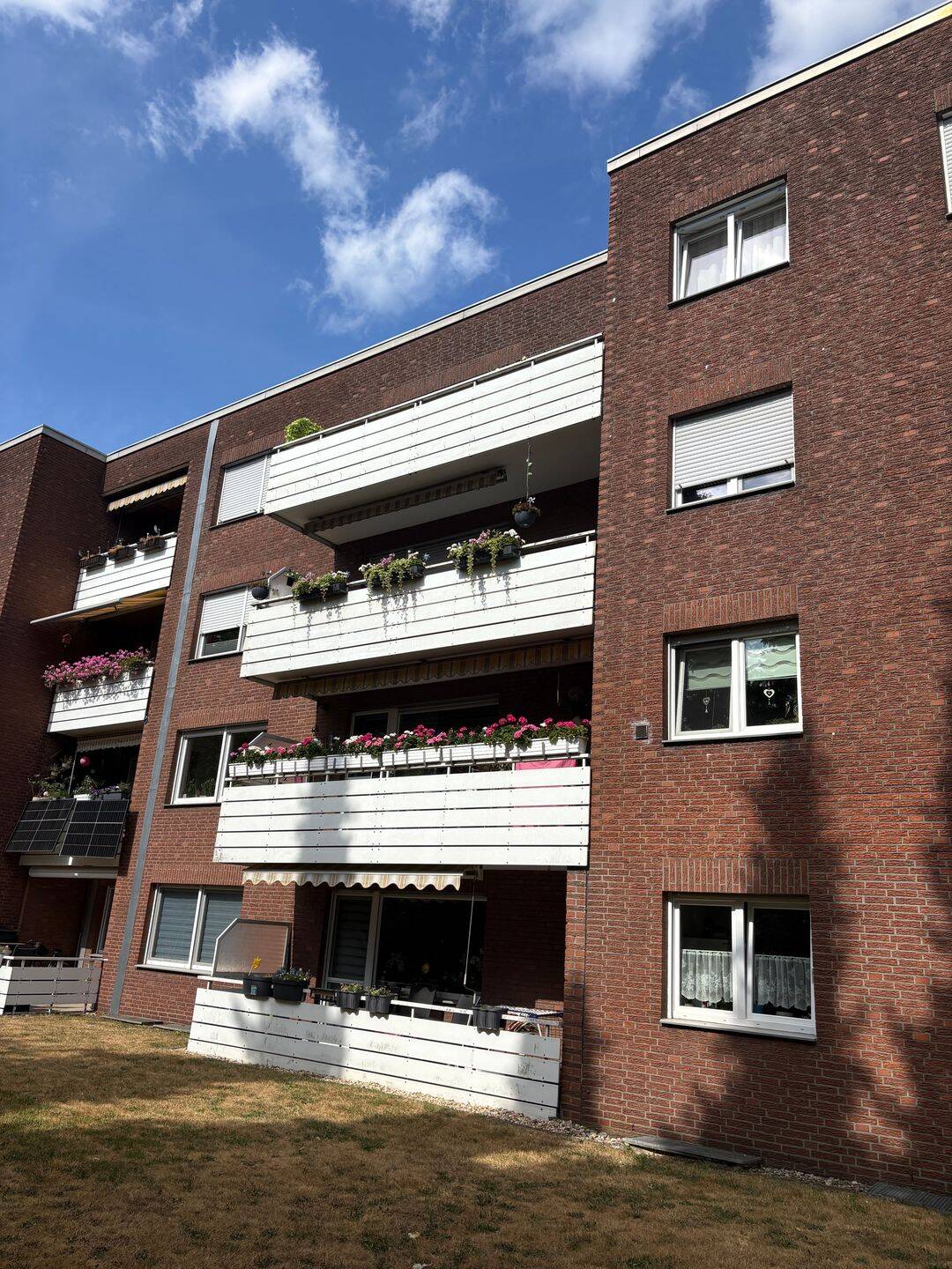 Sanierte Eigentumswohnung mit Balkon und neuem Duschbad, 46537 Dinslaken