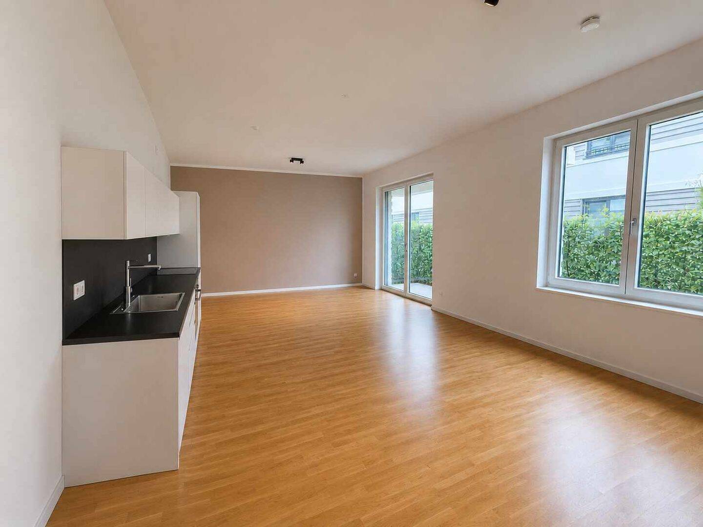 Moderne 3-Zimmer-Wohnung mit offenem Wohnkonzept, 2 Bädern, neuer Einbauküche und eigenem Garten!, 14469 Potsdam