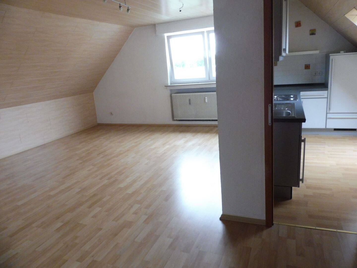 2-Zimmer-DG-Wohnung mit Einbauküche in Werl zu vermieten., 59457 Werl