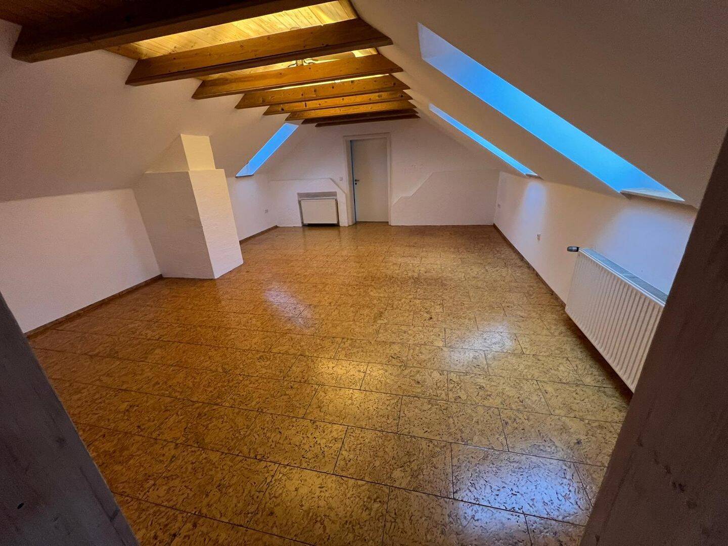 Großzügige 4 Zimmer DG Wohnung mit Garage und Garten, 97711 Maßbach
