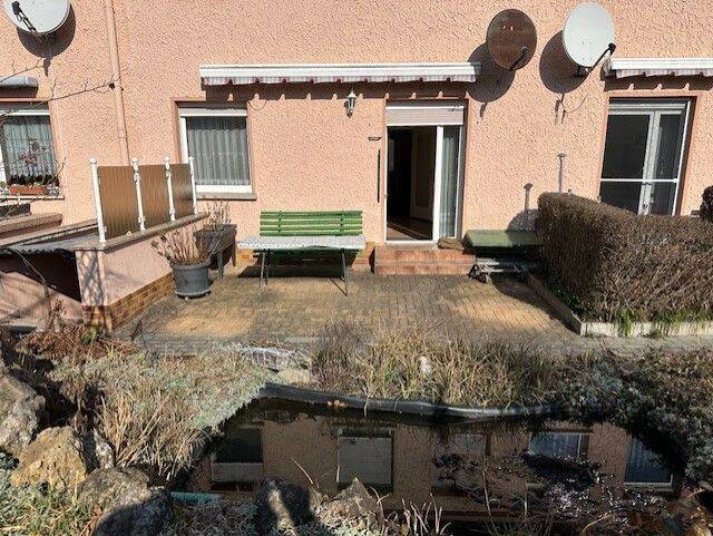 Solides kleines Reihenmittelhaus mit Terrasse, 7318 Saalfeld/Saale