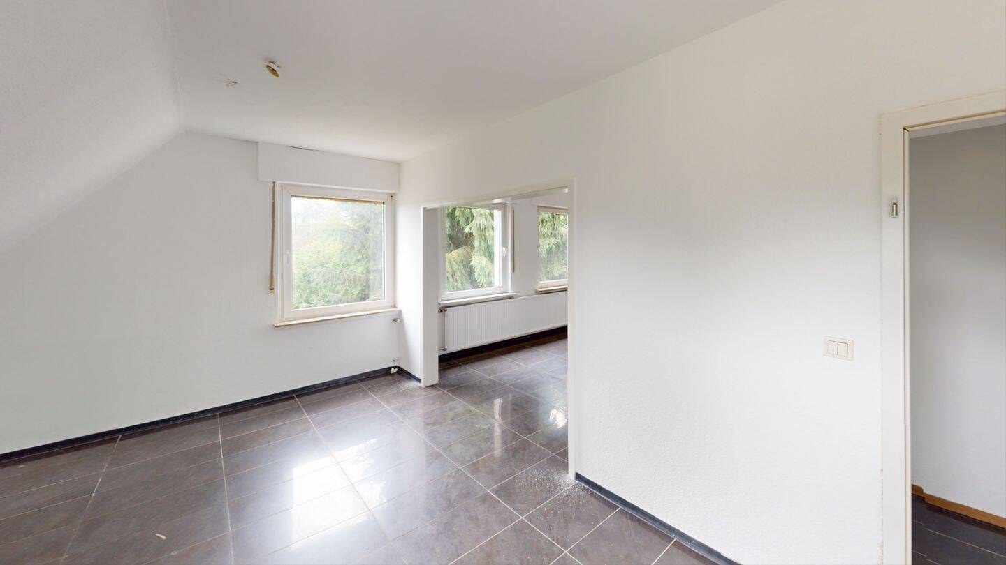 Renovierungsbedürftiges Ein- Zweifamilienhaus in bester Lage in Wamel, Preis VB!, 59519 Möhnesee