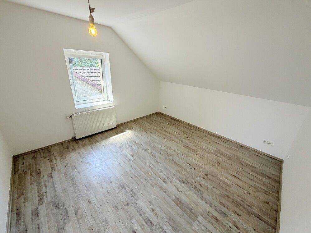 Großzügige 3-Zimmer DG-Wohnung in Neheim zu vermieten, 59755 Arnsberg