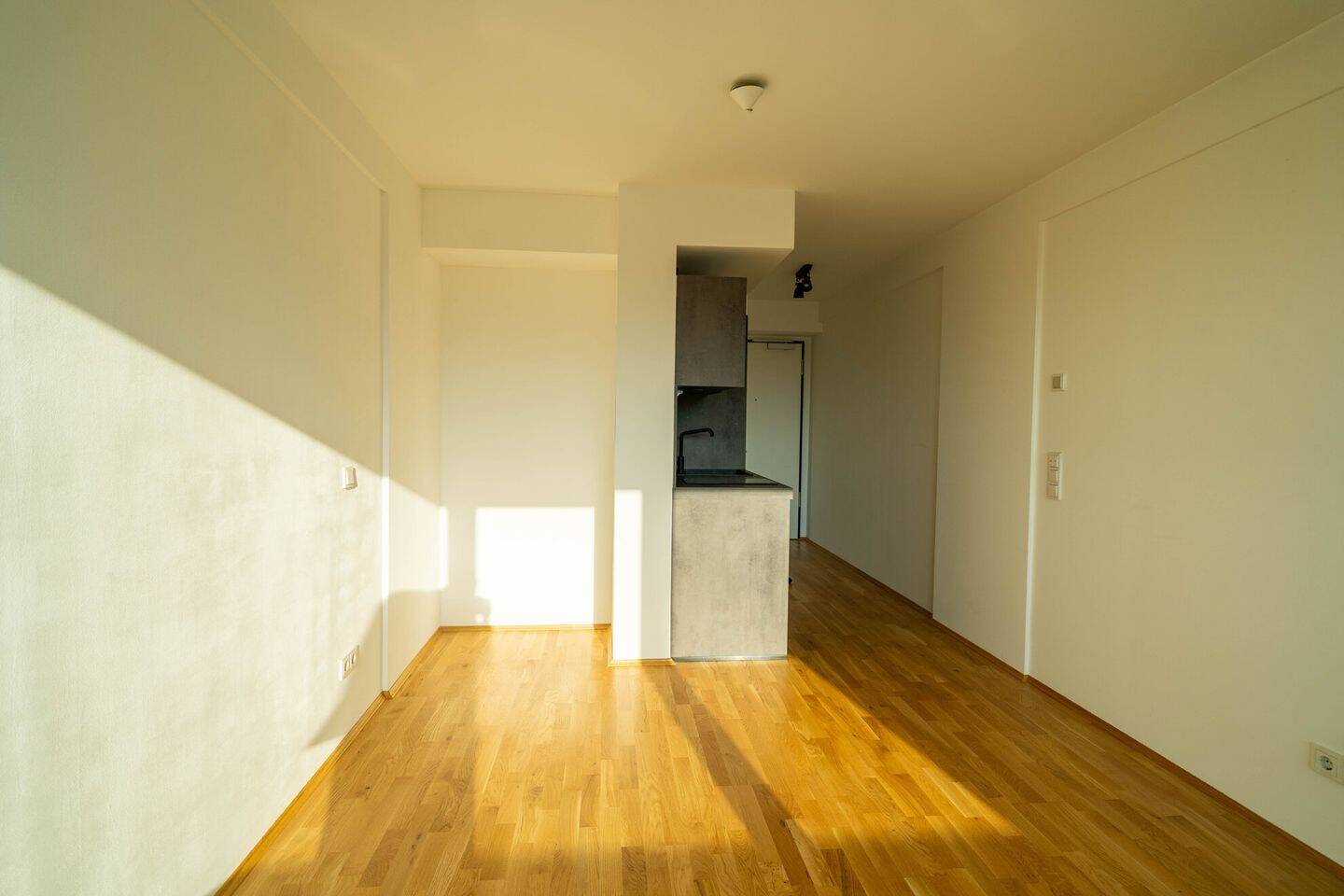 Modernes Apartment mit EBK und Balkon, 93051 Regensburg (Galgenberg Großprüfening-Dechbetten-Königswiesen Kumpfmühl-Ziegetsdorf-Neuprüll)