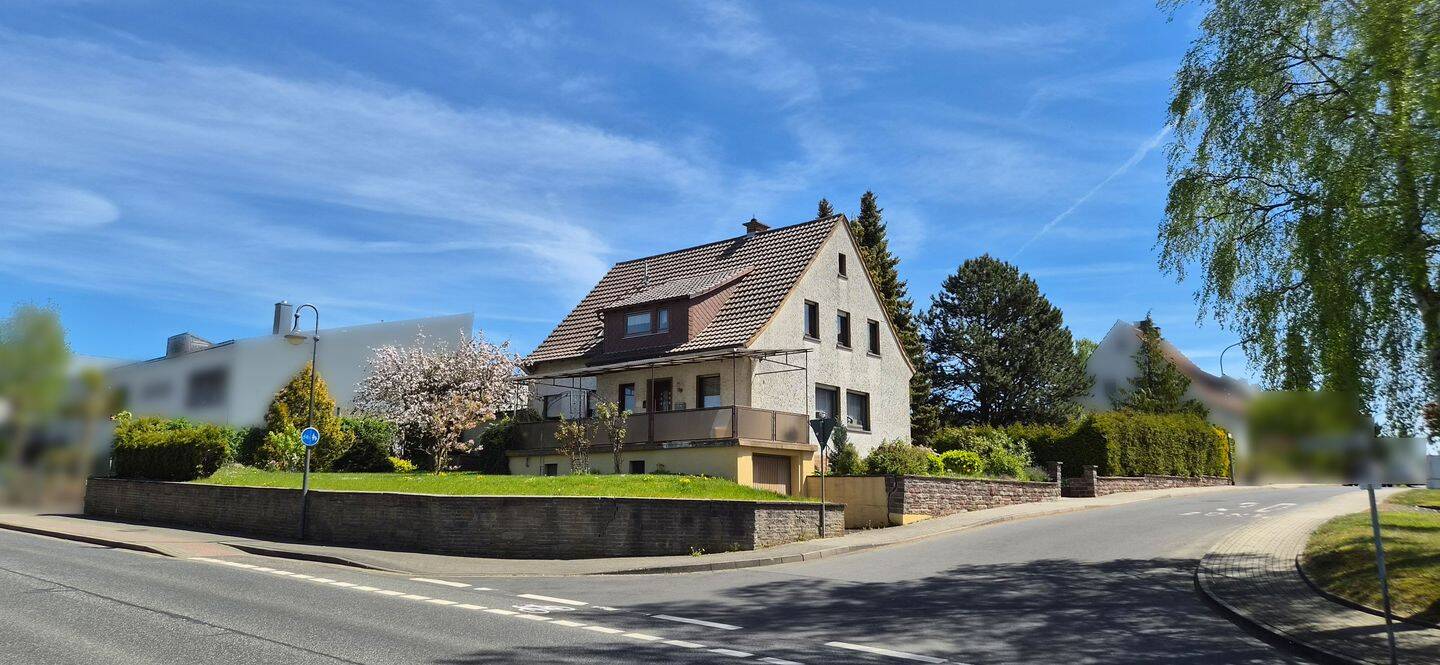 Zweifamilienhaus mit Raum für neue Ideen in Top-Wohnlage / Hünfeld Stadt, 36088 Hünfeld