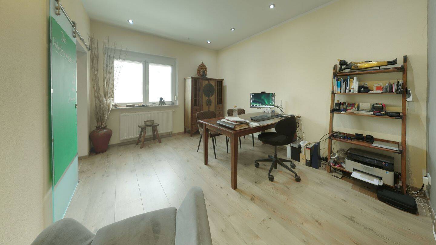 Zweifamilienhaus mit Gewerbeeinheit in begehrter Lage von Gengenbach, 77723 Gengenbach