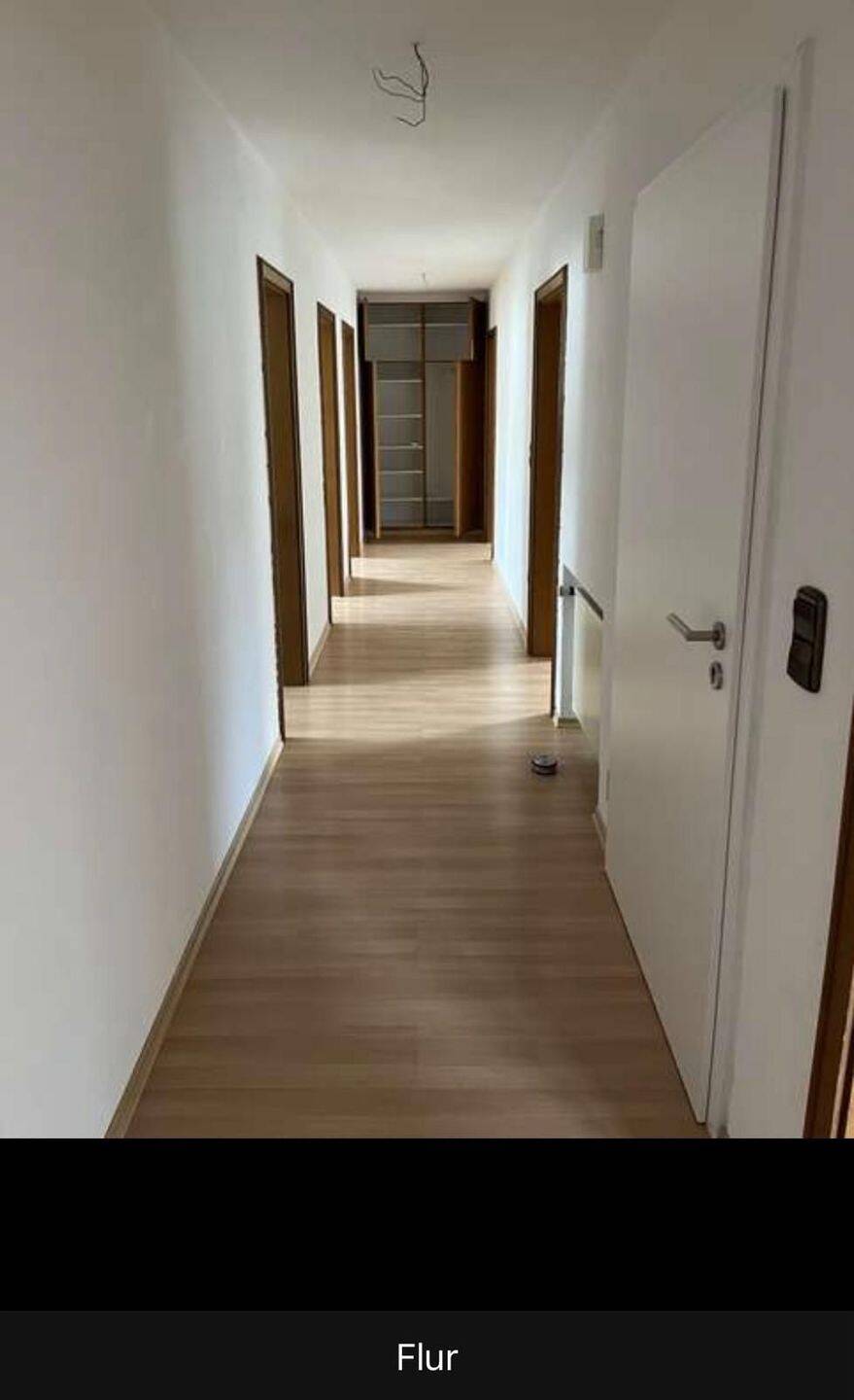 Helle, geräumige 5 Zimmerwohnung im Ortskern von Deiningen, 86738 Deiningen