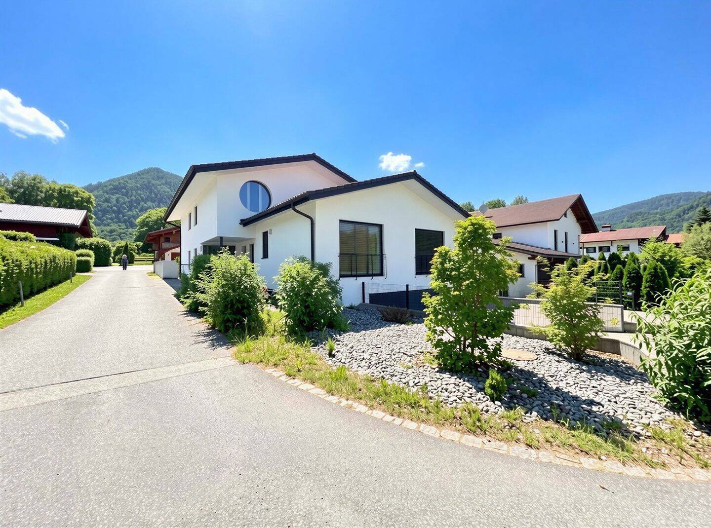 Ein Haus, drei Wohnwelten – exklusives Architektenhaus mit Bergblick, 83246 Unterwössen