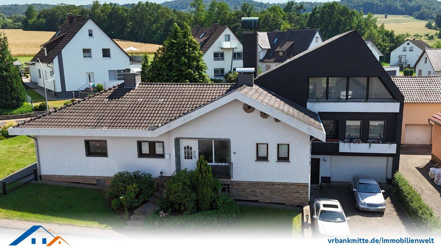 Großzügiges Einfamilienhaus mit Studio im Dachgeschoss, 37287 Wehretal