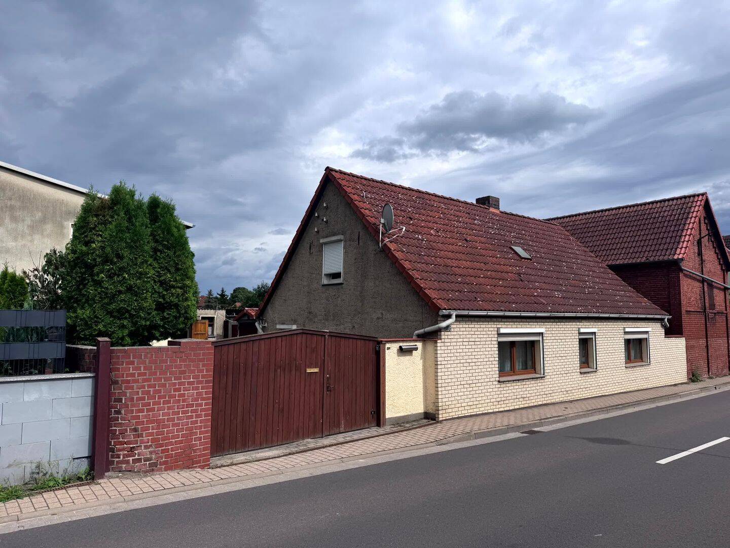 Einfamilienhaus in Derben mit zusätzlichem Nebengebäude – Charmantes Hofensemble mit Potenzial, 39317 Elbe-Parey