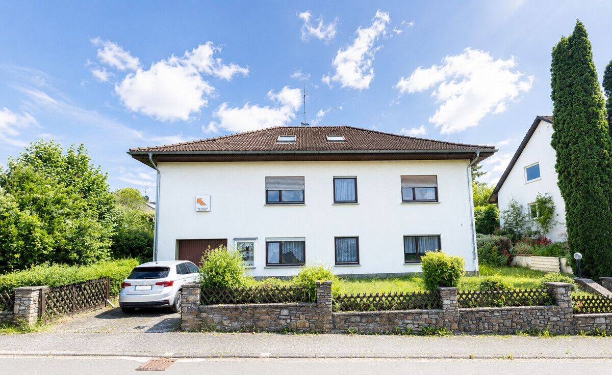 Gepflegtes 1- 2 Familienhaus mit Potenzial und großem Grundstück in Idstein-Heftrich, 65510 Idstein