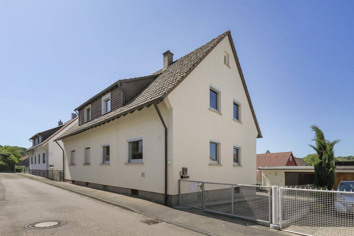 Kleine Doppelhaushälfte mit Potential, 75210 Keltern
