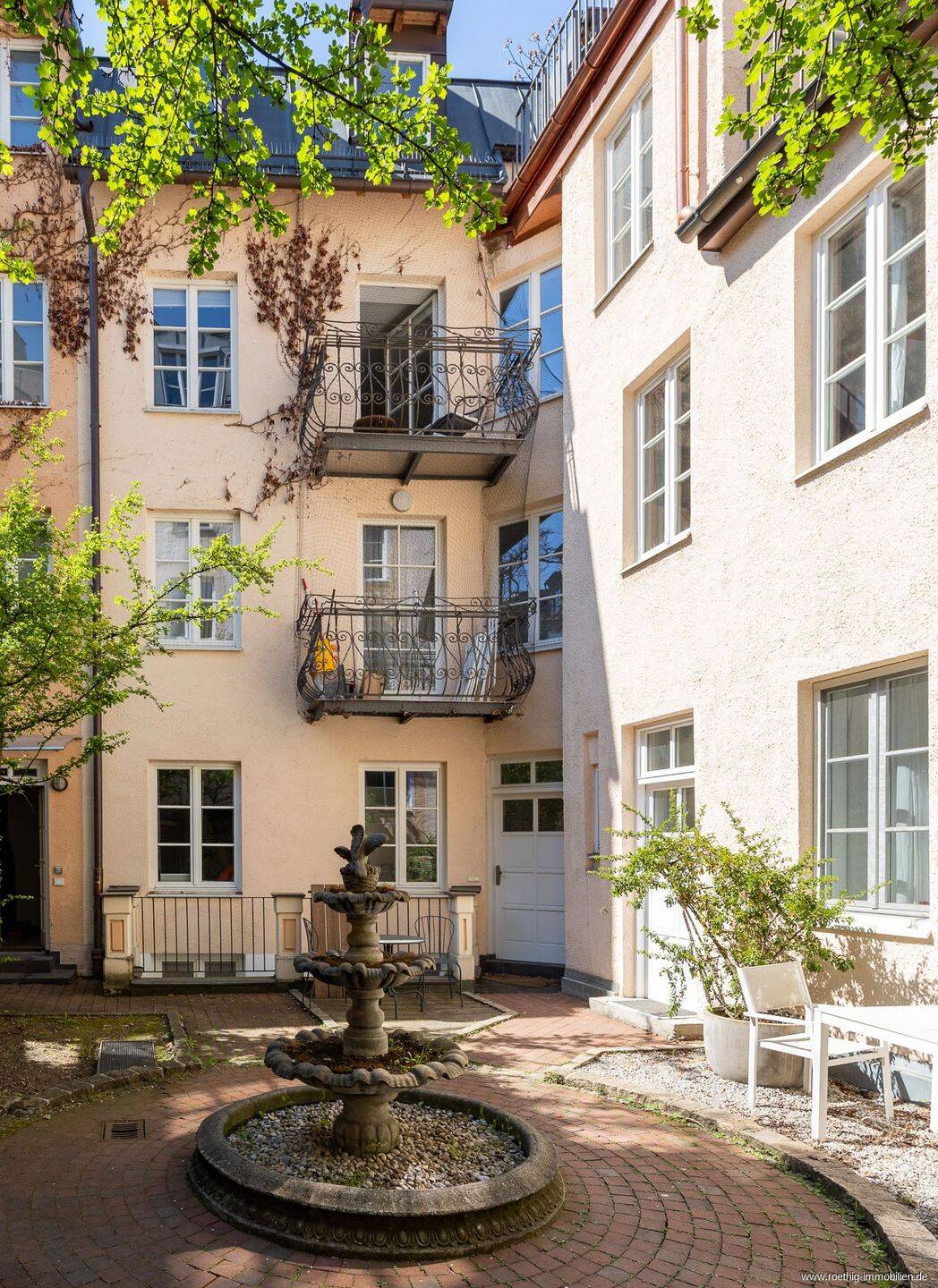 Jugendstiljuwel in Bestlage Maxvorstadt: 4-Zi.-Maisonettewhg. (RGB im DG) mit Balkon & Dachterrasse., 80333 München (Altstadt-Lehel Maxvorstadt)