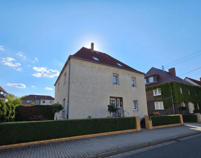 Großzügiges Wohnhaus mit zwei Wohnebenen, Doppelgarage und Ausbaureserve, 6749 Bitterfeld-Wolfen