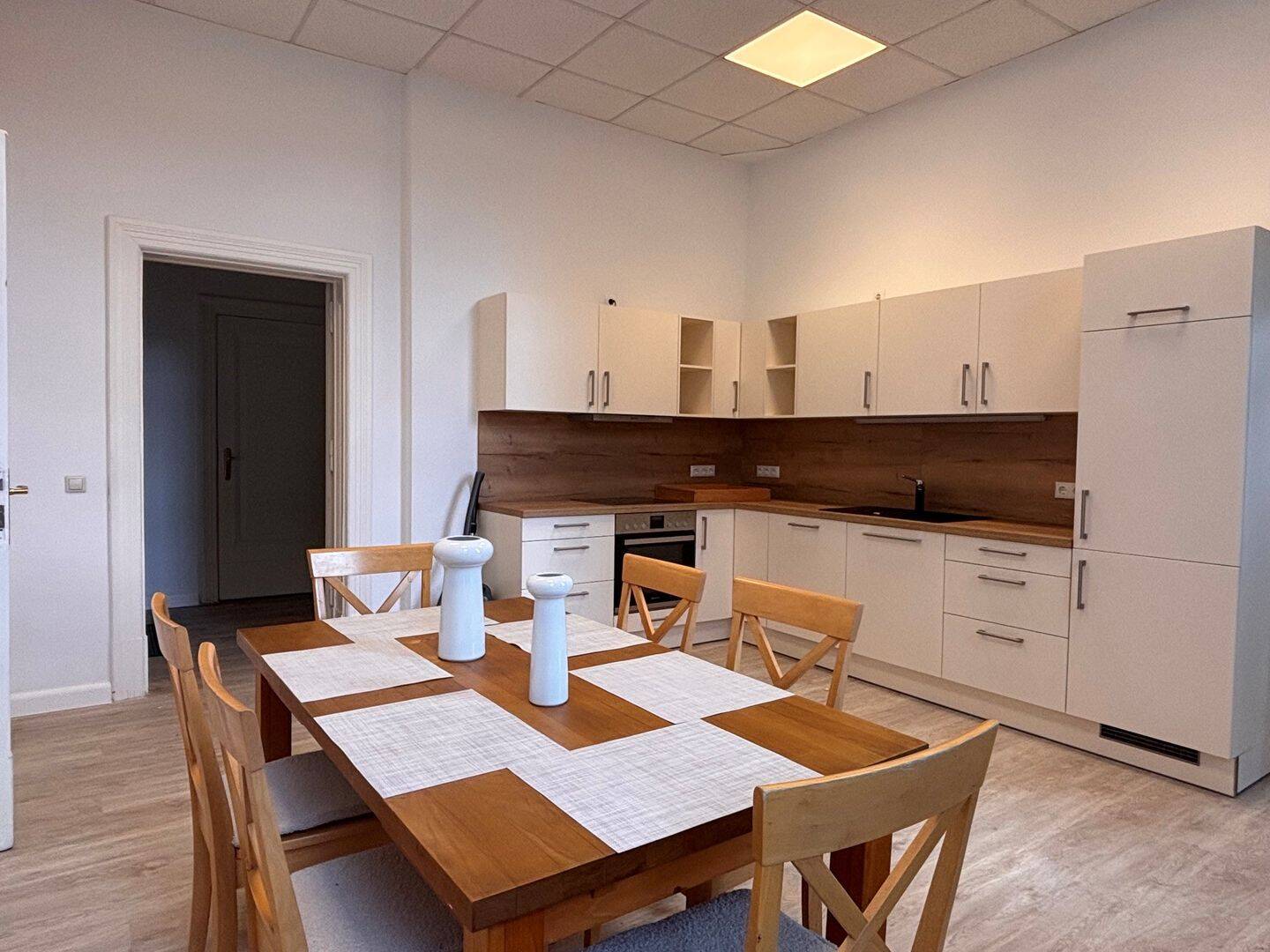 WG geeignet – teilmöblierte 3-Raum-Wohnung mit Einbauküche in Stadtmitte, 3046 Cottbus (Mitte Spremberger Vorstadt Ströbitz)