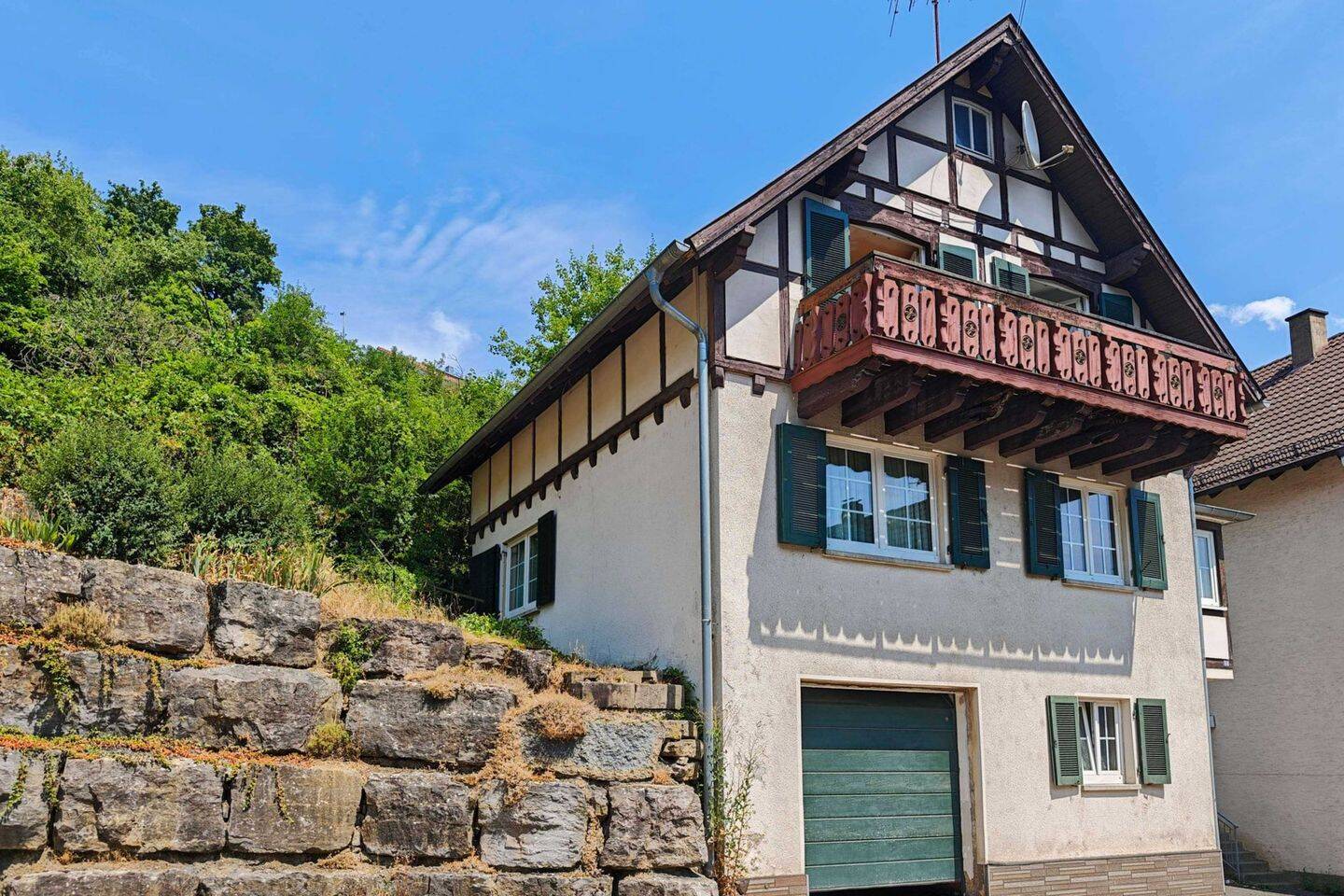 Wohnglück schaffen in Roigheim: EFH mit Terrasse, Loggia und Balkon mit Renovierungsbedarf, 74255 Roigheim