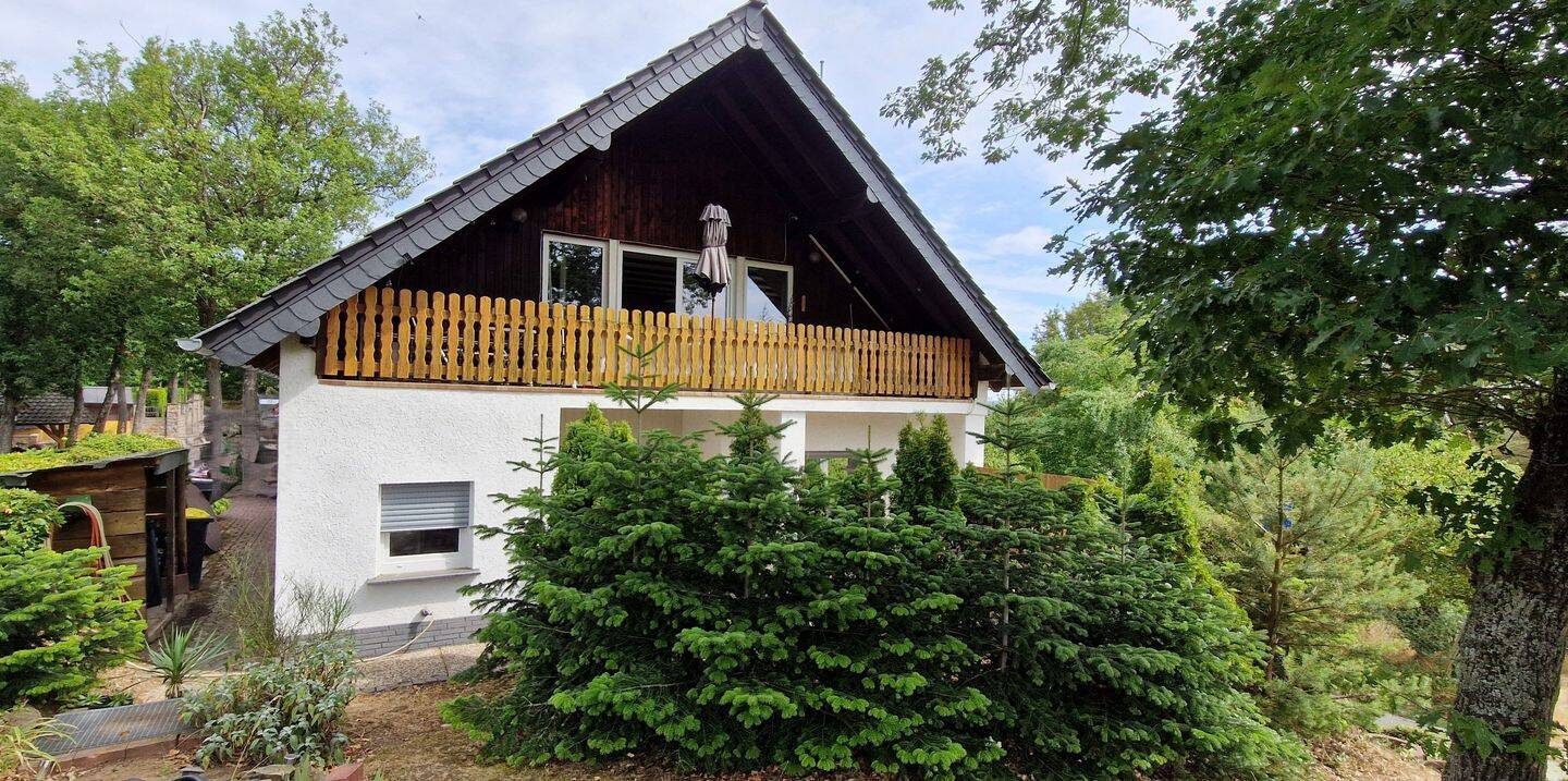 Freistehendes Raumwunder in Boppard-Holzfeld: Vielseitiges Ein-/Zweifamilienhaus mit Kaminöfen und großem Garten, 56154 Boppard